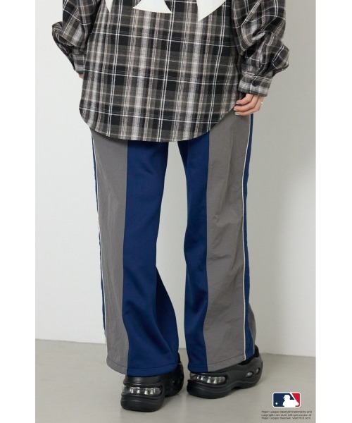 RODEO CROWNS WIDE BOWL（ロデオクラウンズワイドボウル）の「(MLB)ドッキングトラックパンツ（その他パンツ・レディース・ライトグレー/ブラウン/ネイビー・LARGE/MEDIUM）」の17枚目の写真