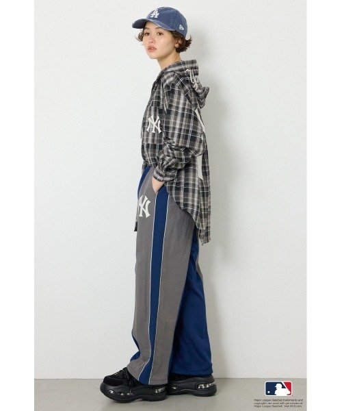 RODEO CROWNS WIDE BOWL（ロデオクラウンズワイドボウル）の「(MLB)ドッキングトラックパンツ（その他パンツ・レディース・ライトグレー/ブラウン/ネイビー・LARGE/MEDIUM）」の19枚目の写真