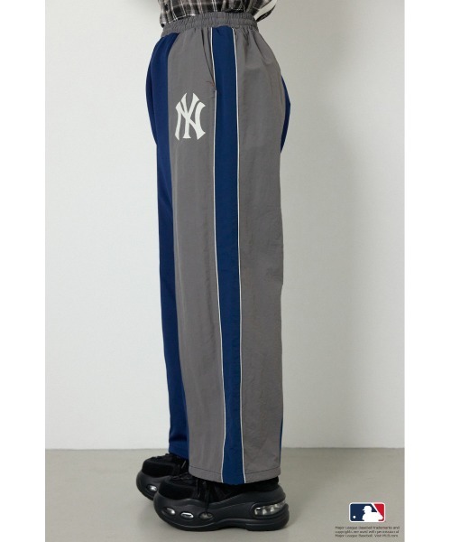 RODEO CROWNS WIDE BOWL（ロデオクラウンズワイドボウル）の「(MLB)ドッキングトラックパンツ（その他パンツ・レディース・ライトグレー/ブラウン/ネイビー・LARGE/MEDIUM）」の21枚目の写真