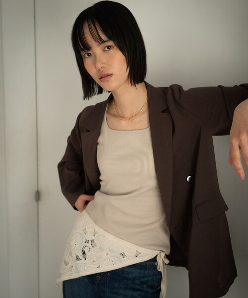 green label relaxing（グリーンレーベルリラクシング）の「デコルテタンクトップ（タンクトップ・レディース・ブラック/ダークブラウン/ベージュ/オフホワイト・M/L/S）」の4枚目の写真