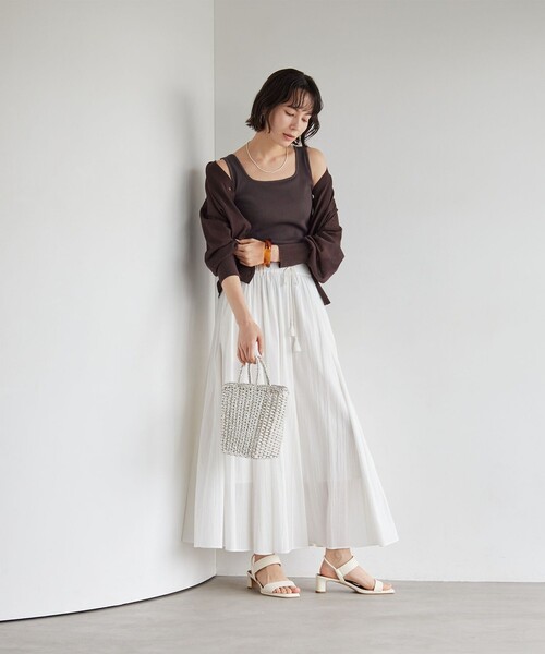 green label relaxing(グリーンレーベルリラクシング)の「デコルテタンクトップ / カップインナー(タンクトップ・レディース・ブラック/ダークブラウン/ベージュ/オフホワイト・M/L/S)」の19枚目の写真