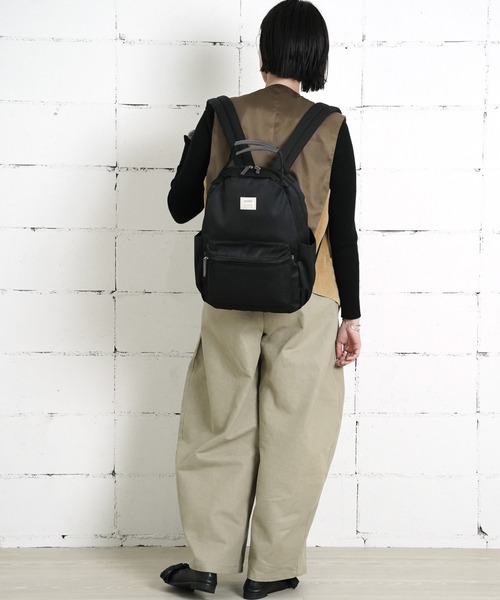 anello GRANDE(アネログランデ)の「"02"≪anello GRANDE≫motte/モッテ 8ポケット/15L もちっとハンドル ラウンド リュック(バックパック/リュック・レディース・サンドベージュ/グレー/ブルーグレー/ブラック・ONE SIZE)」の5枚目の写真