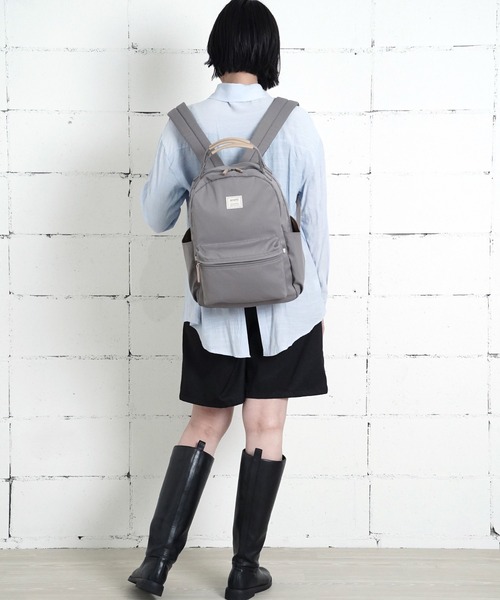 anello GRANDE(アネログランデ)の「"02"≪anello GRANDE≫motte/モッテ 8ポケット/15L もちっとハンドル ラウンド リュック(バックパック/リュック・レディース・サンドベージュ/グレー/ブルーグレー/ブラック・ONE SIZE)」の7枚目の写真