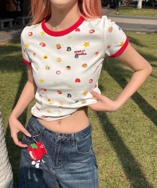 GEMEDA(ジェメダ)の「フードモチーフ総柄リンガーTシャツ(Tシャツ/カットソー・レディース・ホワイト/ホワイト系その他・M)」の3枚目の写真