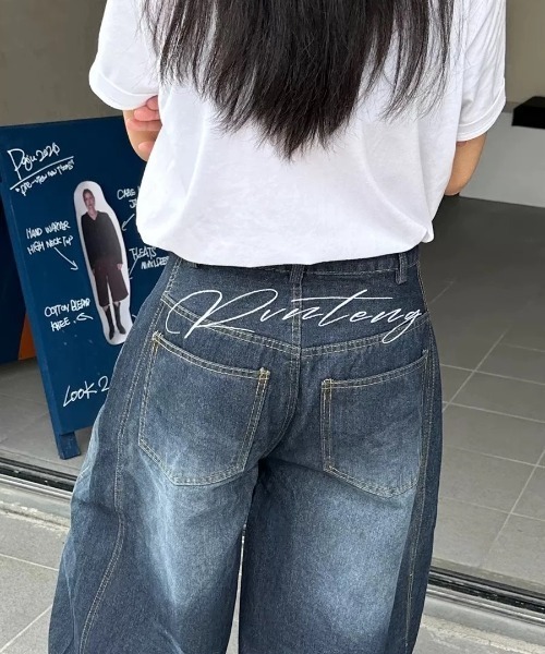 CELENA BEATS(セレナビーツ)の「ルーズバギー バッグ刺繍 ハイウエスト ワイド デニムパンツ(デニムパンツ・レディース・ブルー・M/L/S)」の9枚目の写真