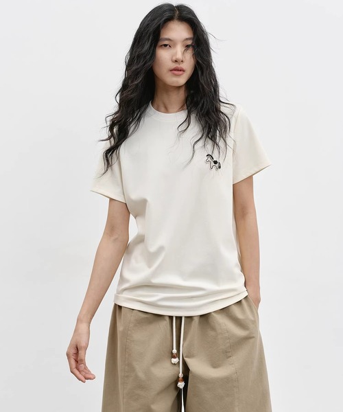 EIGHTHMONTH(エイスマンス)の「ホースワッペン クルーネックTシャツ EM26s057【EIGHTHMONTH】(Tシャツ/カットソー・レディース・ネイビー/アイボリー・S/M)」の4枚目の写真
