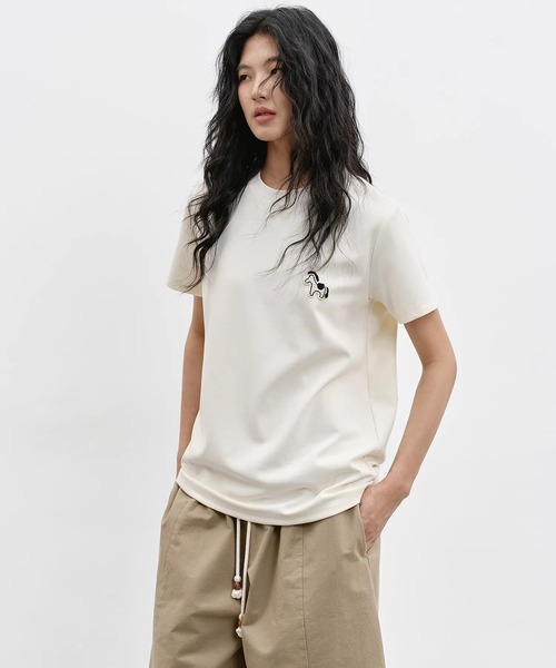 EIGHTHMONTH(エイスマンス)の「ホースワッペン クルーネックTシャツ EM26s057【EIGHTHMONTH】(Tシャツ/カットソー・レディース・ネイビー/アイボリー・S/M)」の6枚目の写真