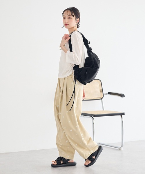 earth music&ecology(アースミュージックアンドエコロジー)の「SET2点ギャザータンク+ヘンリーネックプルオーバー(Tシャツ/カットソー・レディース・アイボリー/ブラック/ライトブルー・FREE)」の7枚目の写真