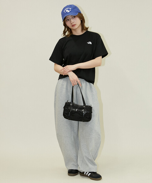 THE NORTH FACE(ザノースフェイス)の「THE NORTH FACE/ザ・ノース・フェイス Short Sleeve Back Square Logo Tee/ショートスリーブ バック スクエア ロゴ Tシャツ (NTW32447) 限定展開(ニット/セーター・レディース・オフホワイト/ブラック・MEDIUM/SMALL/X-LARGE/LARGE)」の7枚目の写真