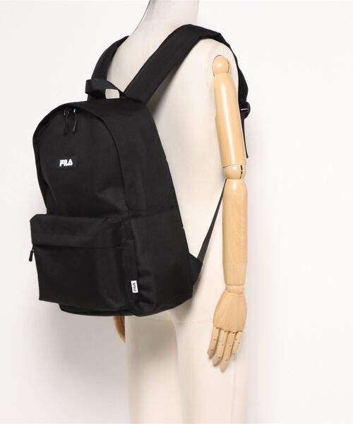 FILA(フィラ)の「【FILA/フィラ】【大きすぎないジャストサイズ 21L A4サイズ対応】スタンダードデイパック 軽量 コンパクト 通勤・通学 マザーズリュック(バックパック/リュック・メンズ・ブラック/レッド/アイボリー・FREE)」の4枚目の写真