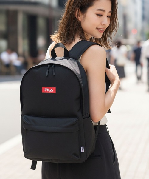 FILA(フィラ)の「【FILA/フィラ】【大きすぎないジャストサイズ 21L A4サイズ対応】スタンダードデイパック 軽量 コンパクト 通勤・通学 マザーズリュック(バックパック/リュック・メンズ・ブラック/レッド/アイボリー・FREE)」の1枚目の写真