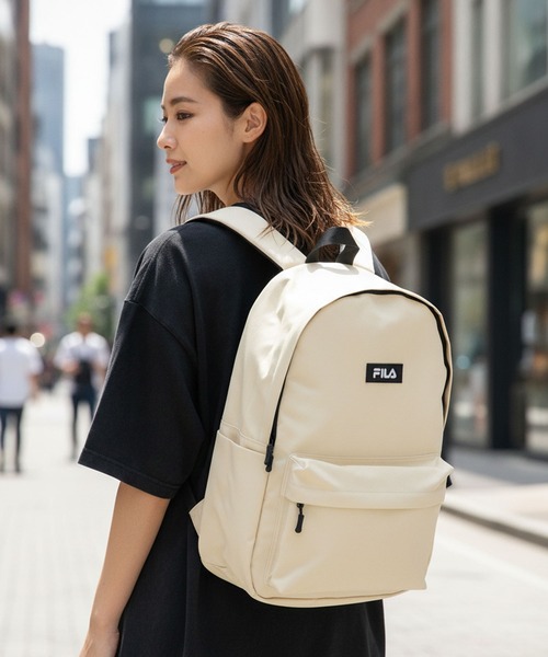 FILA(フィラ)の「【FILA/フィラ】【大きすぎないジャストサイズ 21L A4サイズ対応】スタンダードデイパック 軽量 コンパクト 通勤・通学 マザーズリュック(バックパック/リュック・メンズ・ブラック/レッド/アイボリー・FREE)」の2枚目の写真