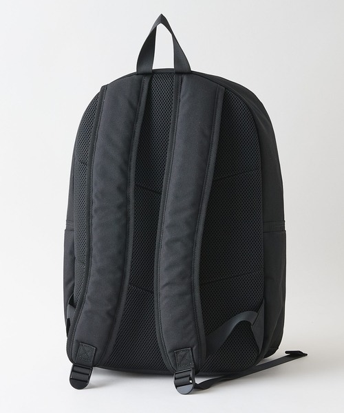 FILA(フィラ)の「【FILA/フィラ】【大きすぎないジャストサイズ 21L A4サイズ対応】スタンダードデイパック 軽量 コンパクト 通勤・通学 マザーズリュック(バックパック/リュック・メンズ・ブラック/レッド/アイボリー・FREE)」の7枚目の写真