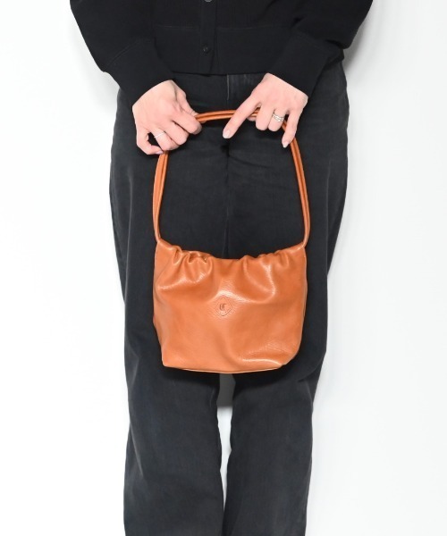 CLEDRAN（クレドラン）の「【軽量 本ヌメ革】CL3984 NOS GATHER TOTE（ショルダーバッグ・レディース・ブラック/キャメル・FREE）」の10枚目の写真