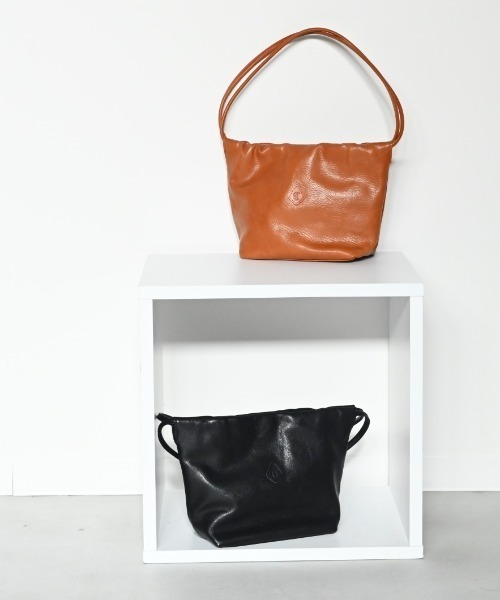 CLEDRAN（クレドラン）の「【軽量 本ヌメ革】CL3984 NOS GATHER TOTE（ショルダーバッグ・レディース・ブラック/キャメル・FREE）」の11枚目の写真