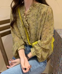 フリルネック花柄シアーブラウス