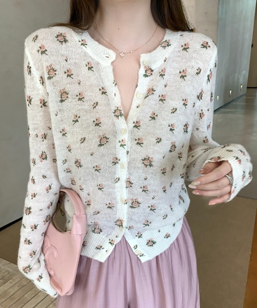 AMAJI(アマジ)の「フラワー柄 ニットカーディガン 長袖トップス(Tシャツ/カットソー・レディース・ベージュ・FREE)」の2枚目の写真