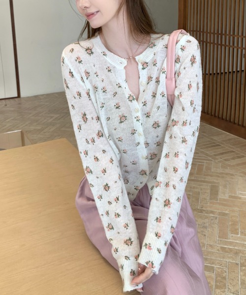 AMAJI(アマジ)の「フラワー柄 ニットカーディガン 長袖トップス(Tシャツ/カットソー・レディース・ベージュ・FREE)」の3枚目の写真