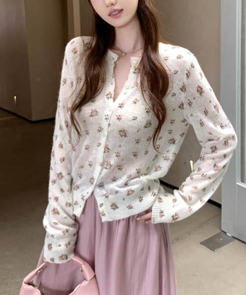 AMAJI(アマジ)の「フラワー柄 ニットカーディガン 長袖トップス(Tシャツ/カットソー・レディース・ベージュ・FREE)」の4枚目の写真