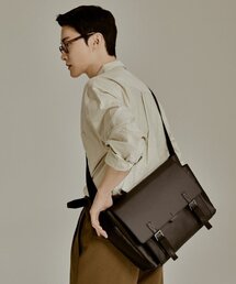 BEDFORD11TH（ベッドフォードイレブンス）の「ポリガン ダブルベルト ラージフラップメッセンジャー [ブラック]（メッセンジャーバッグ）」