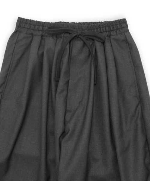 my beautiful landlet(マイビューティフルランドレット)の「【my beautiful landlet】 SUPER 100's WOOL OXFORD WIDE EASY PANTS(その他パンツ・メンズ・ブラック・2/1/0)」の2枚目の写真
