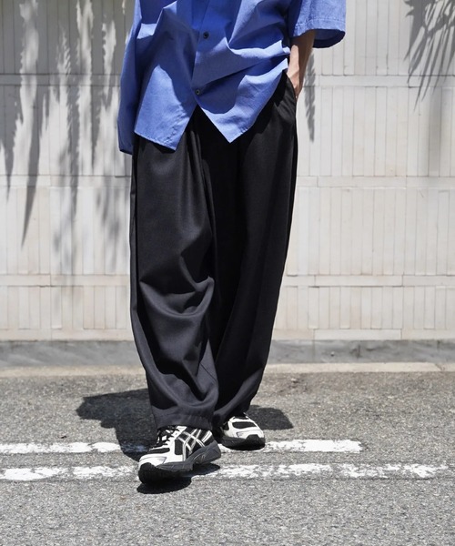 my beautiful landlet(マイビューティフルランドレット)の「【my beautiful landlet】 SUPER 100's WOOL OXFORD WIDE EASY PANTS(その他パンツ・メンズ・ブラック・2/1/0)」の8枚目の写真