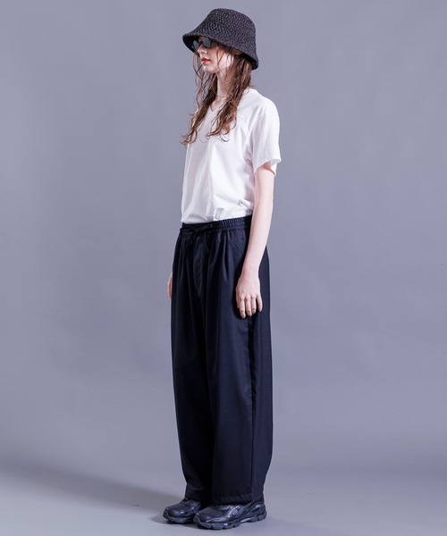 my beautiful landlet(マイビューティフルランドレット)の「【my beautiful landlet】 SUPER 100's WOOL OXFORD WIDE EASY PANTS(その他パンツ・メンズ・ブラック・2/1/0)」の14枚目の写真