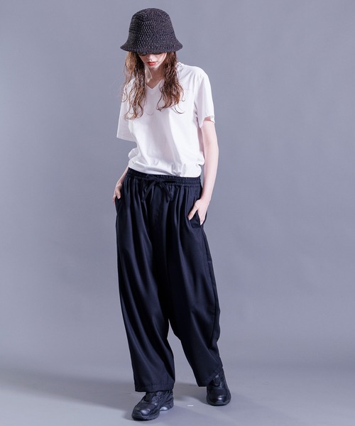 my beautiful landlet(マイビューティフルランドレット)の「【my beautiful landlet】 SUPER 100's WOOL OXFORD WIDE EASY PANTS(その他パンツ・メンズ・ブラック・2/1/0)」の16枚目の写真