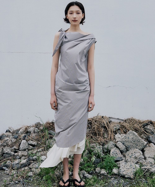 leinwande(ラインヴァンド)の「Tucked Ribbon Dress / タックドリボンドレス(ワンピース・レディース・Beige/LT.Blue・ONE SIZE)」の6枚目の写真