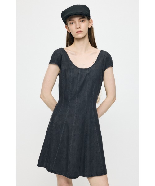 MOUSSY(マウジー)の「DENIM ミニドレス(ワンピース・レディース・ブルー/ブラック・1/2)」の1枚目の写真