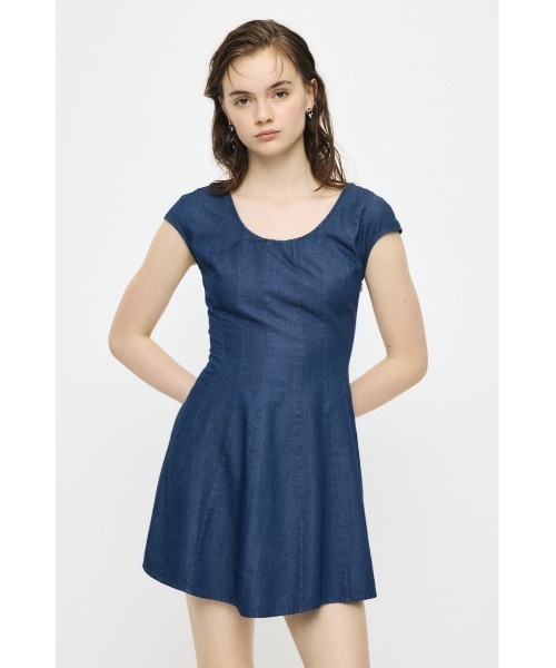 MOUSSY(マウジー)の「DENIM ミニドレス(ワンピース・レディース・ブルー/ブラック・1/2)」の9枚目の写真