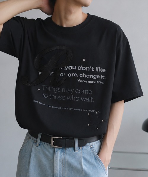 SlashDate(スラッシュデイト)の「【82】Y2K スタッズ ワッペン メッセージプリント クルーネックTシャツ/ユニセックス/レディース/メンズ(Tシャツ/カットソー・レディース・ピンク/アイボリー/ブラック/ブルー・S/L/M)」の1枚目の写真