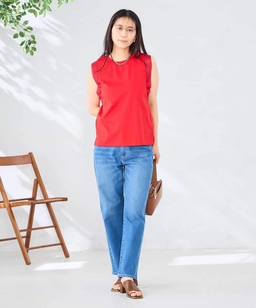 a.v.v（アーヴェヴェ）の「オーガンジースリーブトップス（Tシャツ/カットソー・レディース・レッド/ブラウン・39）」の3枚目の写真