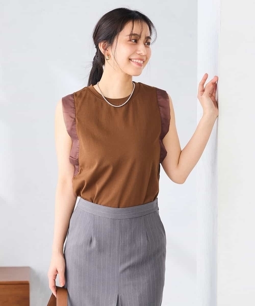a.v.v（アーヴェヴェ）の「オーガンジースリーブトップス（Tシャツ/カットソー・レディース・レッド/ブラウン・39）」の5枚目の写真