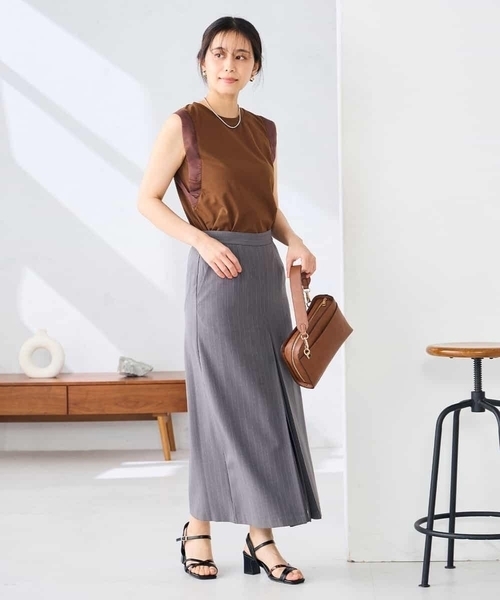 a.v.v（アーヴェヴェ）の「オーガンジースリーブトップス（Tシャツ/カットソー・レディース・レッド/ブラウン・39）」の8枚目の写真