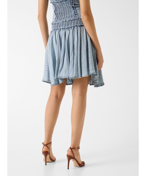 Guess(ゲス)の「REMEDIOS Skirt スカート デニムスカート ミニスカート(スカート・レディース・ライトインディゴブルー・26inch/25inch/24inch)」の2枚目の写真