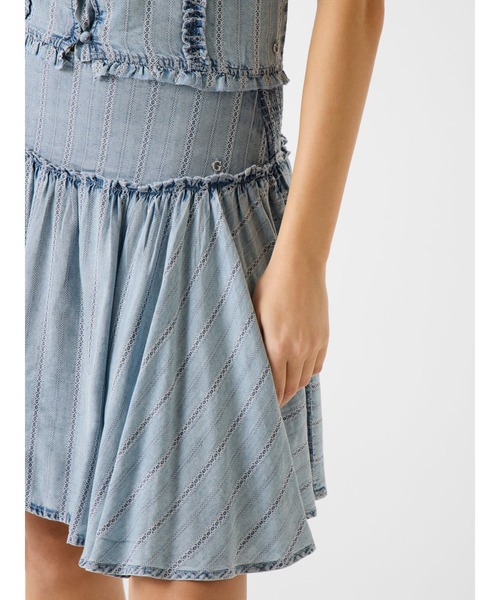 Guess(ゲス)の「REMEDIOS Skirt スカート デニムスカート ミニスカート(スカート・レディース・ライトインディゴブルー・26inch/25inch/24inch)」の3枚目の写真