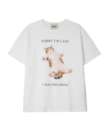 ERER（エルエル）の「Oversized Dreaming Cat Graphic T-Shirt White（Tシャツ/カットソー）」