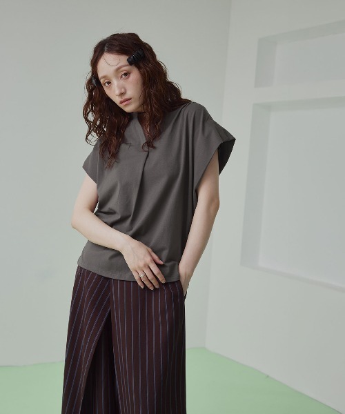 W:Huku(フーク)の「キーネック フレンチスリーブ カット Tシャツ(Tシャツ/カットソー・レディース・チャコール/ライトブラウン・FREE)」の21枚目の写真