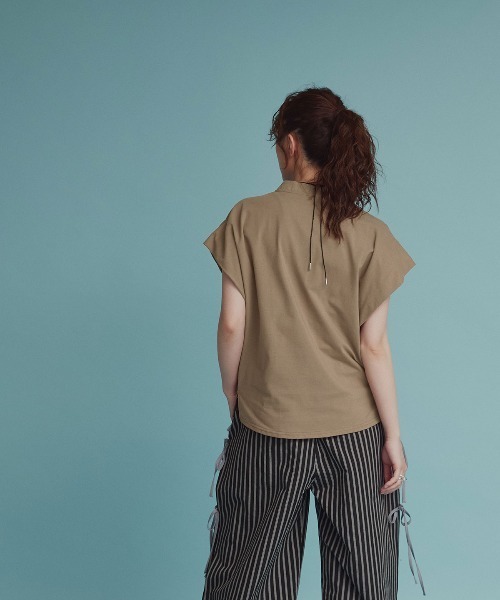 W:Huku(フーク)の「キーネック フレンチスリーブ カット Tシャツ(Tシャツ/カットソー・レディース・チャコール/ライトブラウン・FREE)」の3枚目の写真