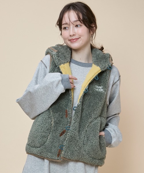 KRIFF MAYER Lady's Collection(クリフメイヤーレディースコレクション)の「シャギーボアボタンフードベスト(ベスト・レディース・カラフル/セージグリーン/ナチュラル/チャコール/ベージュ/グレー・LARGE/MEDIUM)」の5枚目の写真