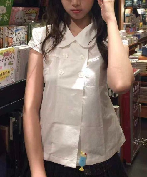 LADY LIKE(レディライク)の「【春夏新作】ダブルボタンパフスリーブ半袖ブラウス(シャツ/ブラウス・レディース・ブラック/ホワイト・M)」の1枚目の写真