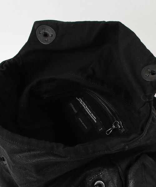 STUDIOUS（ステュディオス）の「Coated Large Gasmask Bag（Tシャツ/カットソー・メンズ・ブラック・FREE）」の4枚目の写真