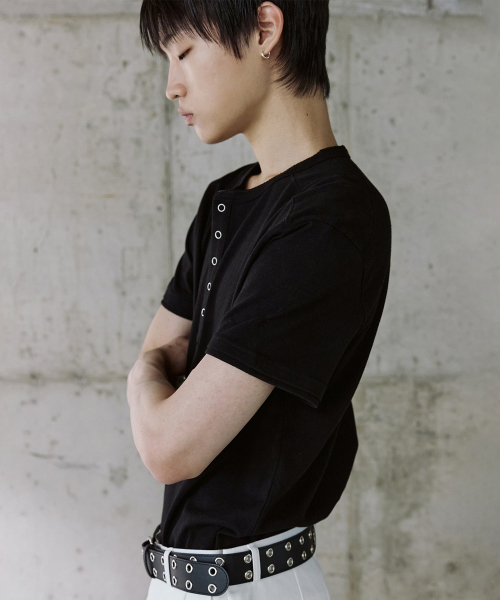 P.IN.O(ピインオ)の「コットンレイヤードヘンリーネックショートスリーブ - ブラック(Tシャツ/カットソー・メンズ・その他・MEDIUM/LARGE)」の3枚目の写真
