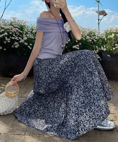 AMAJI(アマジ)の「ウエストゴム 総柄フラワー Aラインスカート(スカート・レディース・ブルー・SMALL/MEDIUM/LARGE/X-LARGE)」の2枚目の写真