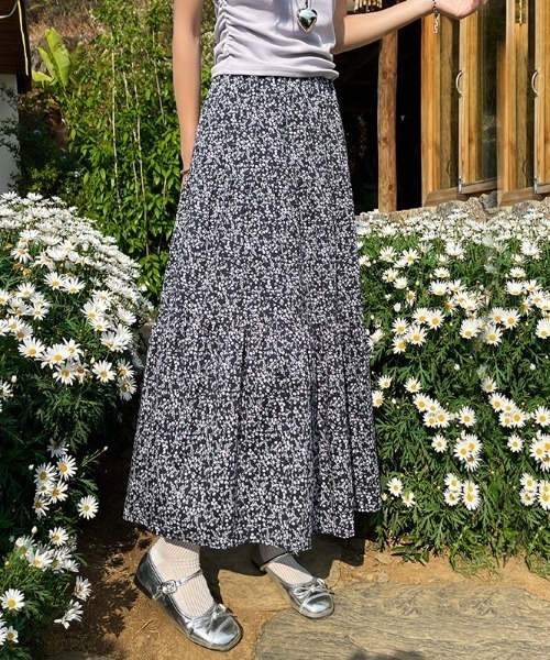 AMAJI(アマジ)の「ウエストゴム 総柄フラワー Aラインスカート(スカート・レディース・ブルー・SMALL/MEDIUM/LARGE/X-LARGE)」の3枚目の写真
