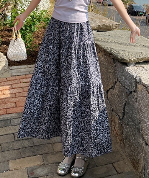 AMAJI(アマジ)の「ウエストゴム 総柄フラワー Aラインスカート(スカート・レディース・ブルー・SMALL/MEDIUM/LARGE/X-LARGE)」の4枚目の写真