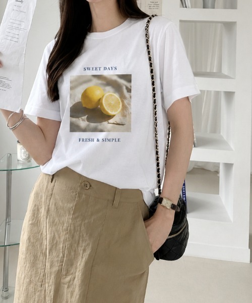 sowme.(ソウミー)の「爽やかに着映える?【レモンフォトプリント ベーシック Tシャツ】(Tシャツ/カットソー・レディース・ホワイト・SMALL/MEDIUM/LARGE)」の3枚目の写真