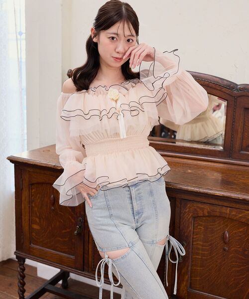 MAJESTIC LEGON（マジェスティックレゴン）の「ローズモチーフチェーン付フリルブラウス（シャツ/ブラウス・レディース・ピンク/ブラック/グレー/アイボリー・MEDIUM）」の20枚目の写真