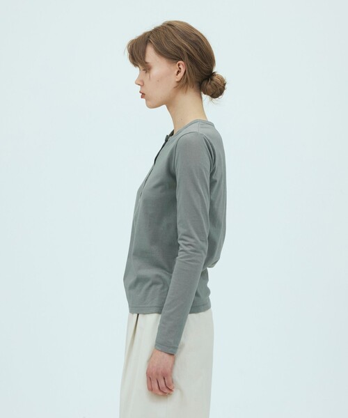 v::room(ヴィルーム)の「V::room コットンジャージー ヘンリーネックロングスリーブプルオーバー(Tシャツ/カットソー・レディース・グレー/ホワイト/ベージュ・FREE)」の12枚目の写真